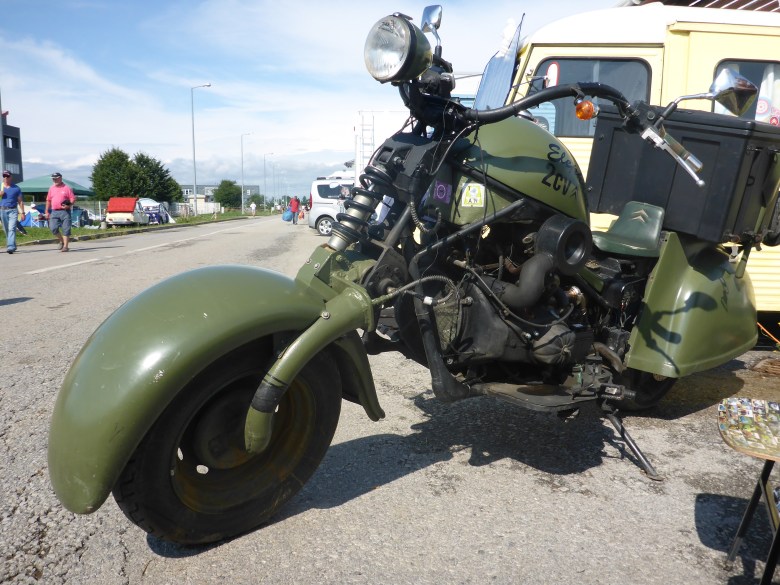 Vorderradführung aus 2CV Schwingarm gefertigt